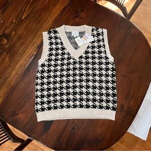 Pink Rose V-Neck Houndstooth Sweater Vest - Black and Cream